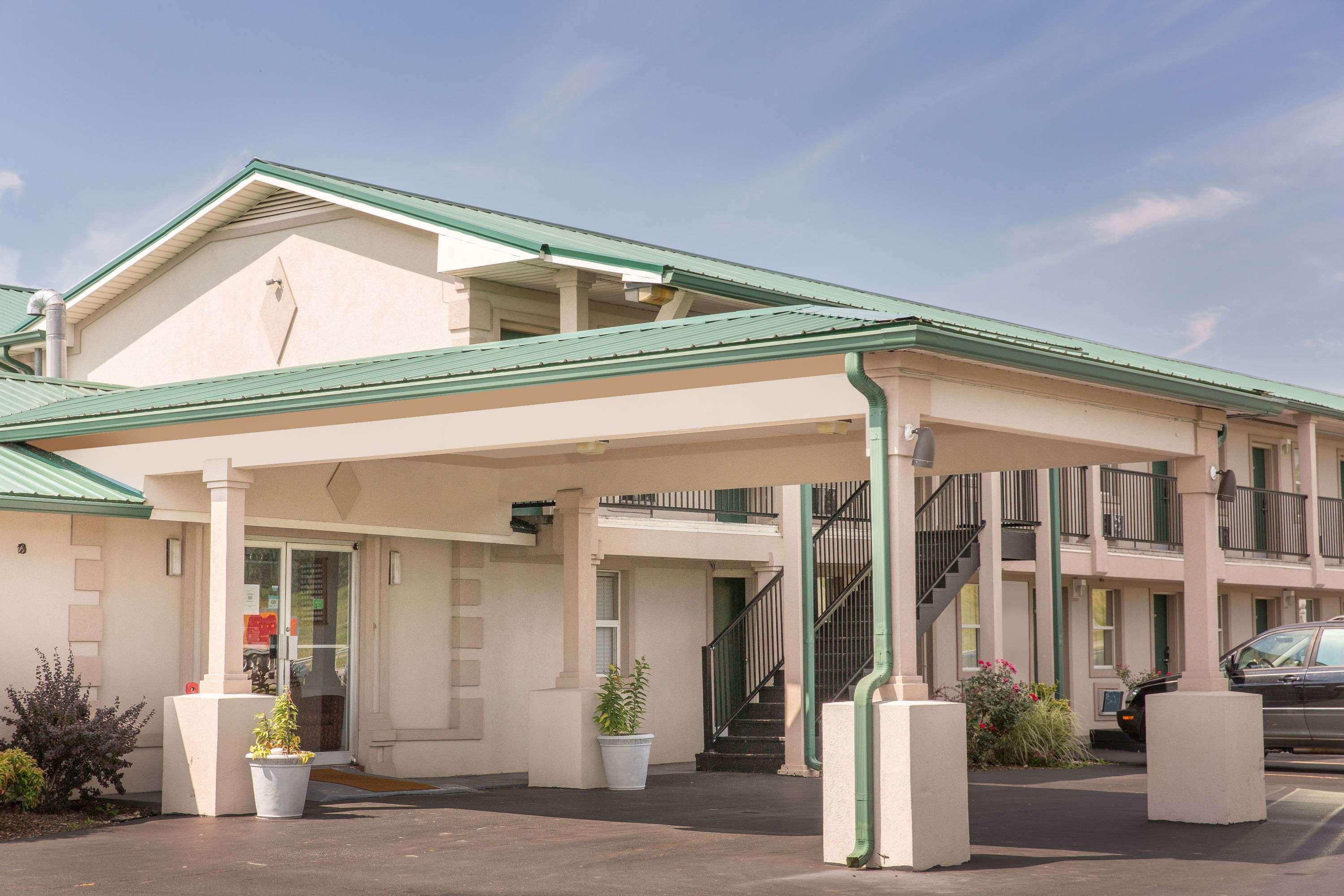 Knights Inn Glade Spring Luaran gambar