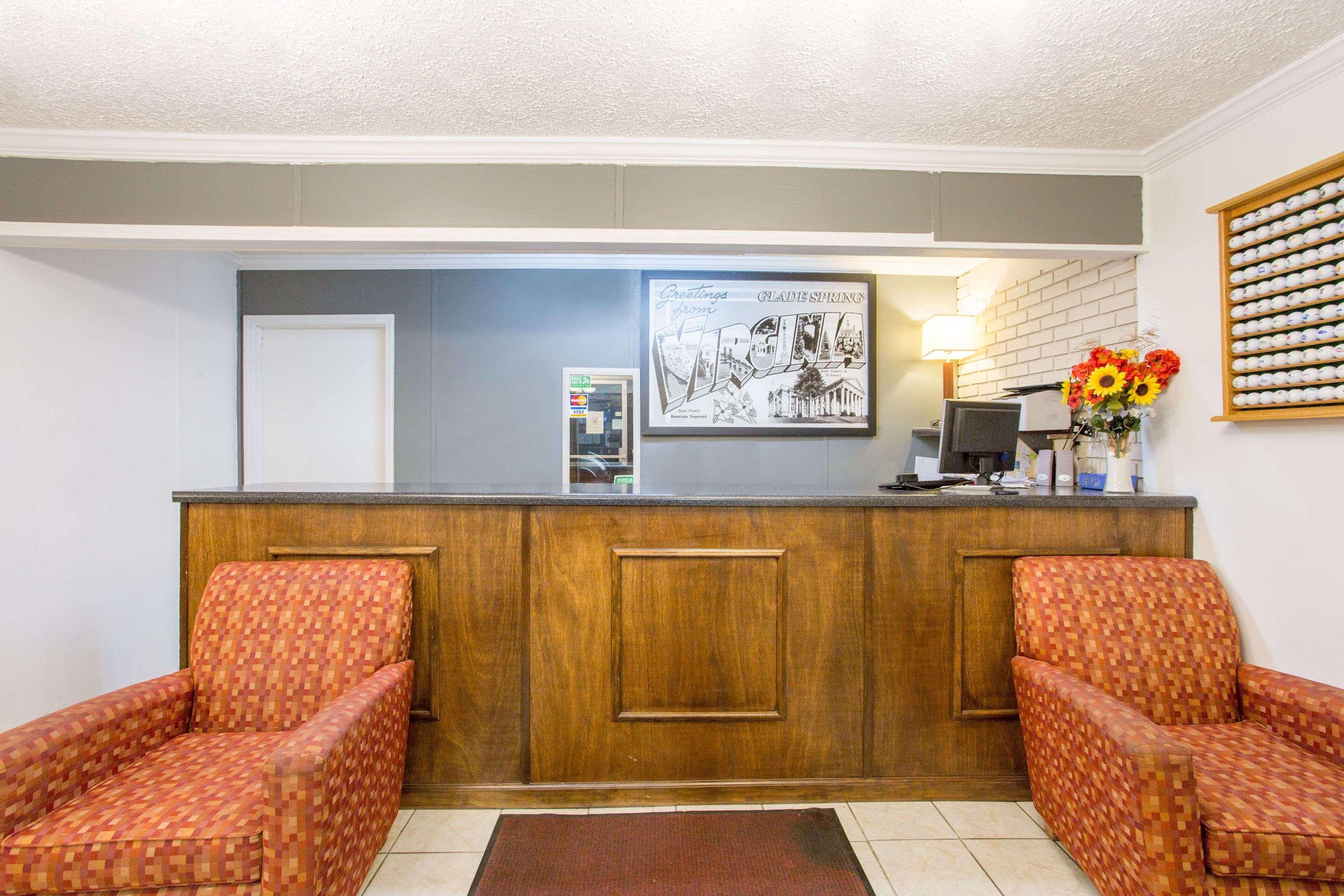 Knights Inn Glade Spring Luaran gambar